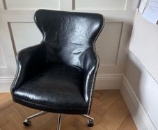 Beautiful Leather Office Swivel Chair