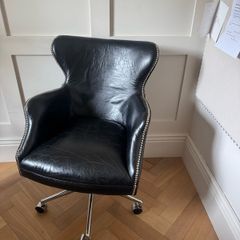 Beautiful Leather Office Swivel Chair