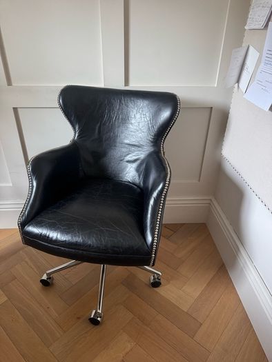 Beautiful Leather Office Swivel Chair