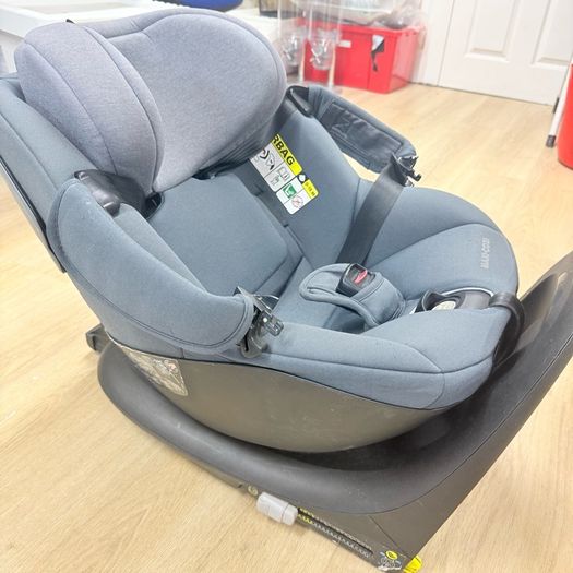 Maxi Cosi Mica 360 baby child car seat and isofix birth-4years