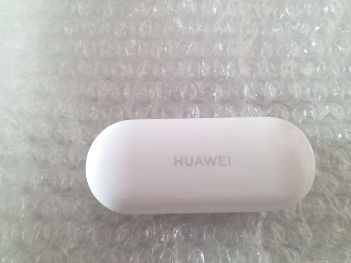 Huawei wireless earphones with charging case