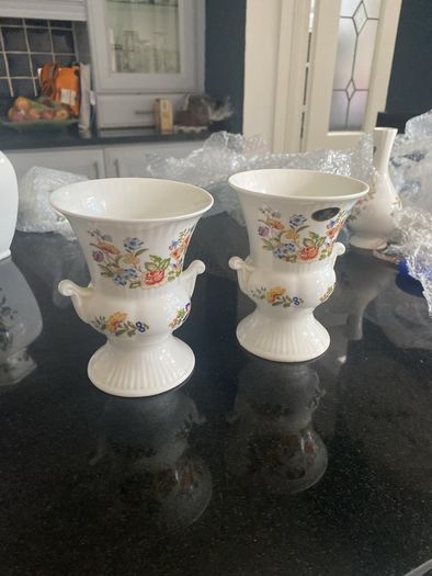 aynsley  cottage garden vases 8 euro each
