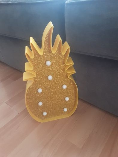 Light/Pineapple Light ..Size: 15" x 9" .. Price Drop with Batteries