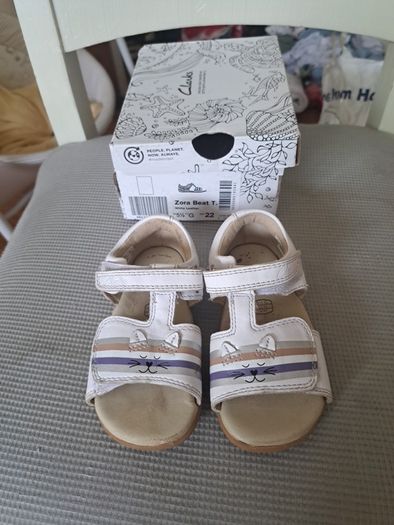 Clarks girl sandles 5.5G