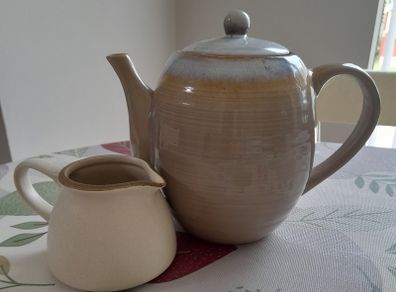 Carrig donn teapot