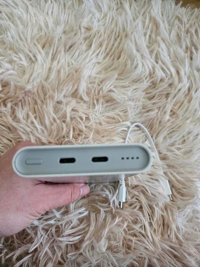 Title: Samsung 10,000mAh Portable Power Bank