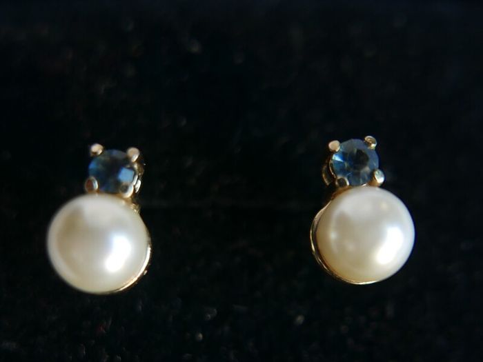 Vintage Pearl & Topaz Stud Earrings in 9ct Yellow Gold Plated