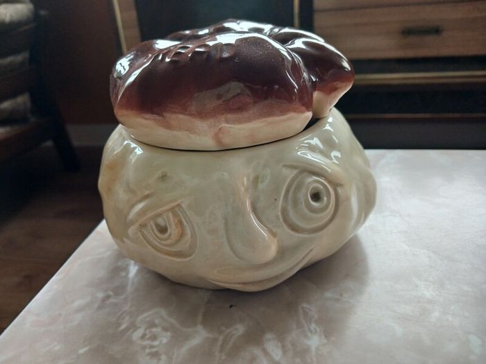 Sylvac face pot