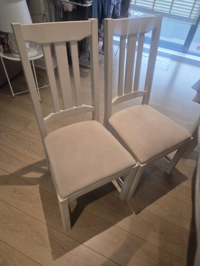 table and chairs