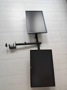 2 x LG 22 inch monitors with arms mount to the desk quick sale