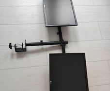 2 x LG 22 inch monitors with arms mount to the desk quick sale