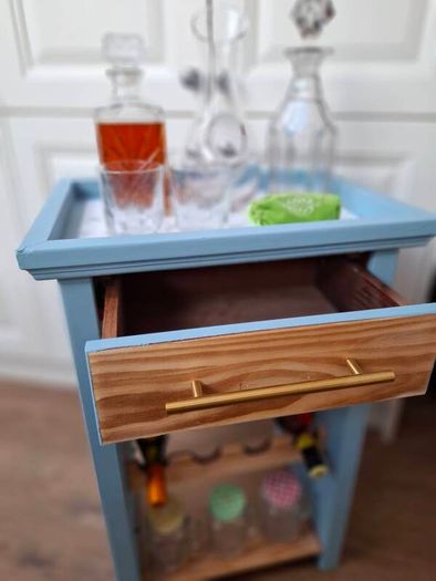 (Open to offers) Luxury drinks stand with removable top tray