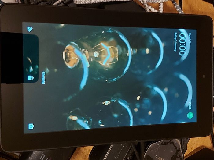 Amazon Fire 5th Generation, 8GB, Model SV98LN in very good cosmetic condition, but needs new Battery