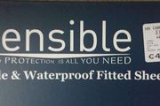 Waterproof and breathable fitted sheet