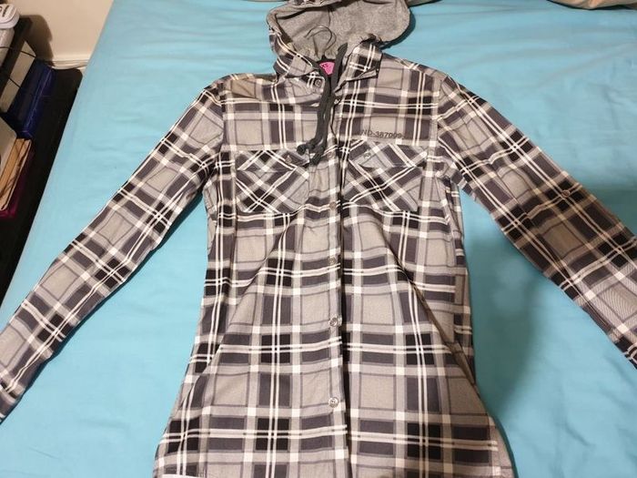 cedarwood state black grey small medium long sleeve shirt with hood