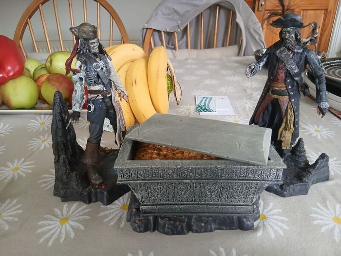 Pirates of the Caribbean: Cursed Jack Sparrow vs. Barbossa Deluxe Set