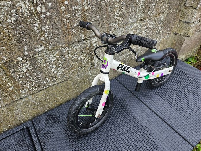 Frog Tapdole Balance Bike 12" wheels White with spots