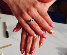 nails