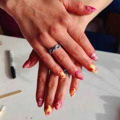 nails