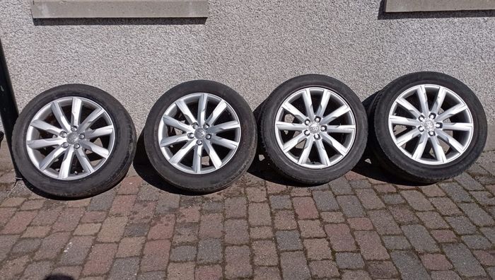 Set of 4  x 19 inch alloy wheels of an Audi  Q5