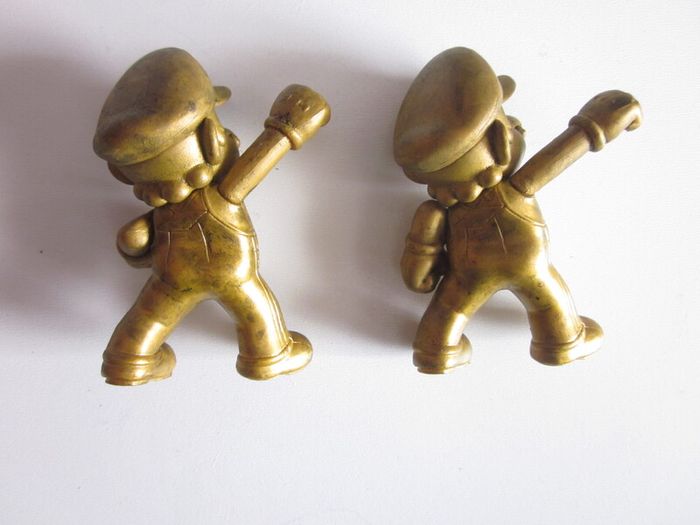 Nintendo Gold Trophy Series Super Mario Jakks 2.5" Figures X2