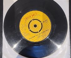 Leapy Lee Little Yellow Aeroplane 7 Inch Vinyl