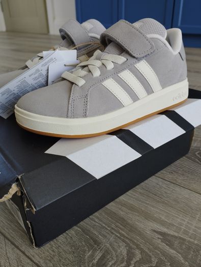 Kids Adidas Grand Court Trainers UK Size 1