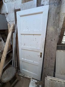 Shaker panel interior door with lockset