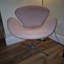 Swan chair Image 2