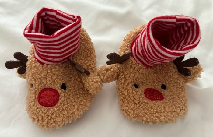 Girls/unisex Christmas clothes age 6-9 months