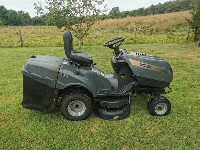 Ride on lawnmower