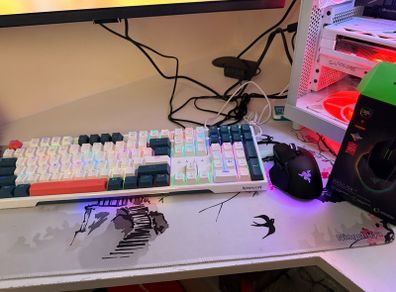 Red Dragon Trundle Keyboard & Razer mouse