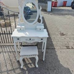 Makeup Table