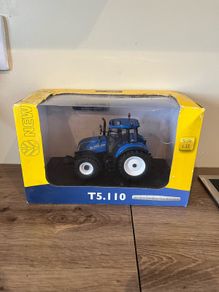 Model Newholland Tractor 1/32