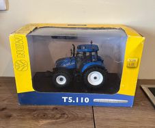 Model Newholland Tractor 1/32