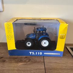Model Newholland Tractor 1/32