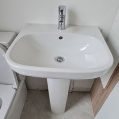 Basin woth tap and pedestal