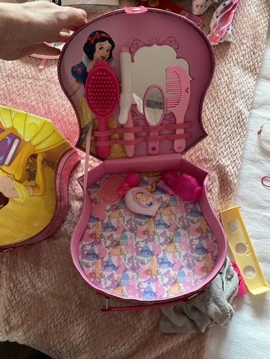 princess case with hair accessories
