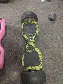 2 hoverboards comes with 1 charger