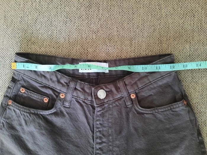 Zara cotton trousers 24 waist and 33 leg UK size 6 in very good condition with no issues FREE TRACKED POSTAGE INCLUDED