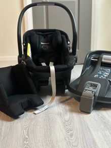 Uppababy Mesa isize Car seat plus base and rain cover
