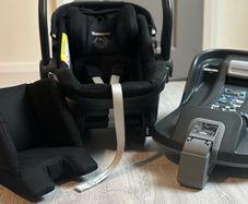 Uppababy Mesa isize Car seat plus base and rain cover