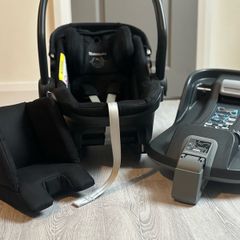 Uppababy Mesa isize Car seat plus base and rain cover
