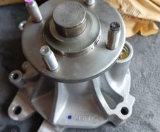 Genuine Toyota Hilux Water Pump Set Toyota 16100-39486, Aisin