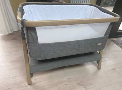 Tutti bambini CoZee co sleeper + sheets