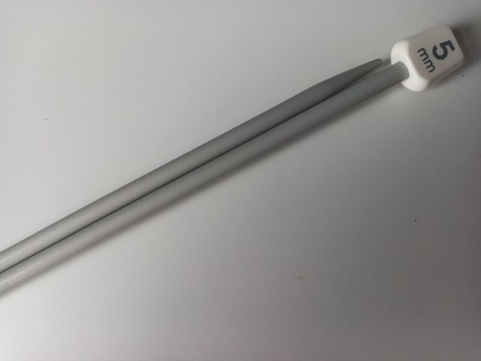 Knitting Needles: 5mm
