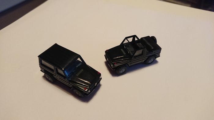 2 Mercedes G Model cars