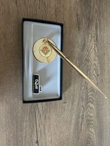Vintage Quill Desk Pen Set with Stand and Lifetime Guarantee  Gold Tone