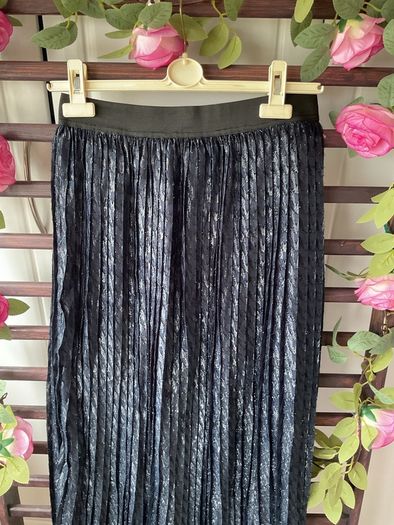 skirt Bnwt navy party wear skirt size medium large lilie rose brand
