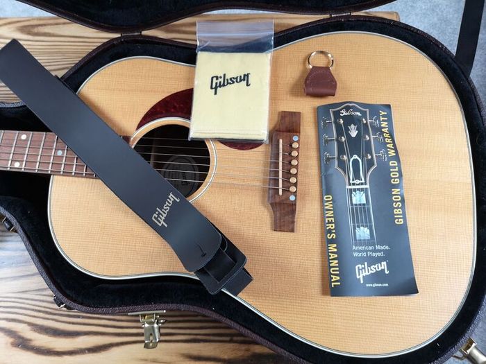 Gibson J45 Studio